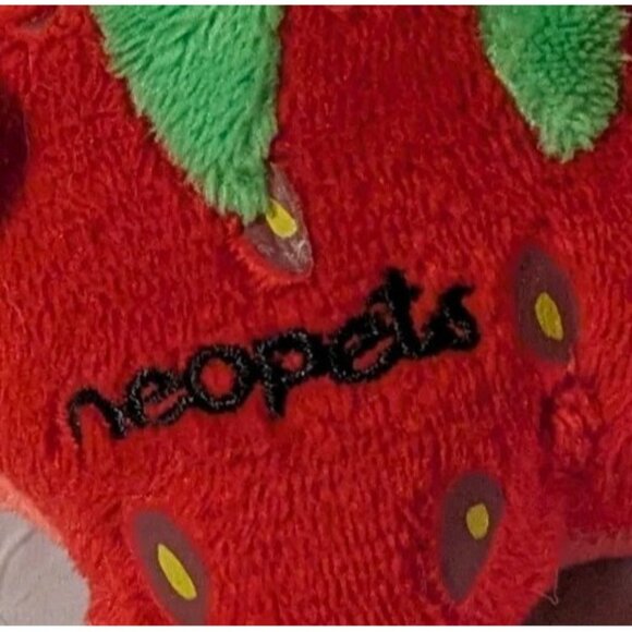 Neopets Strawberry Poogle Plushie Keyquest Stuffed Animal HTF 2008 Jakks 5" Read - Picture 9 of 13